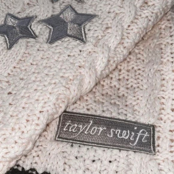 ISO legit Taylor Swift cardigans Folklore, Taylor Swift tag & Holiday green/tan - Picture 5 of 14